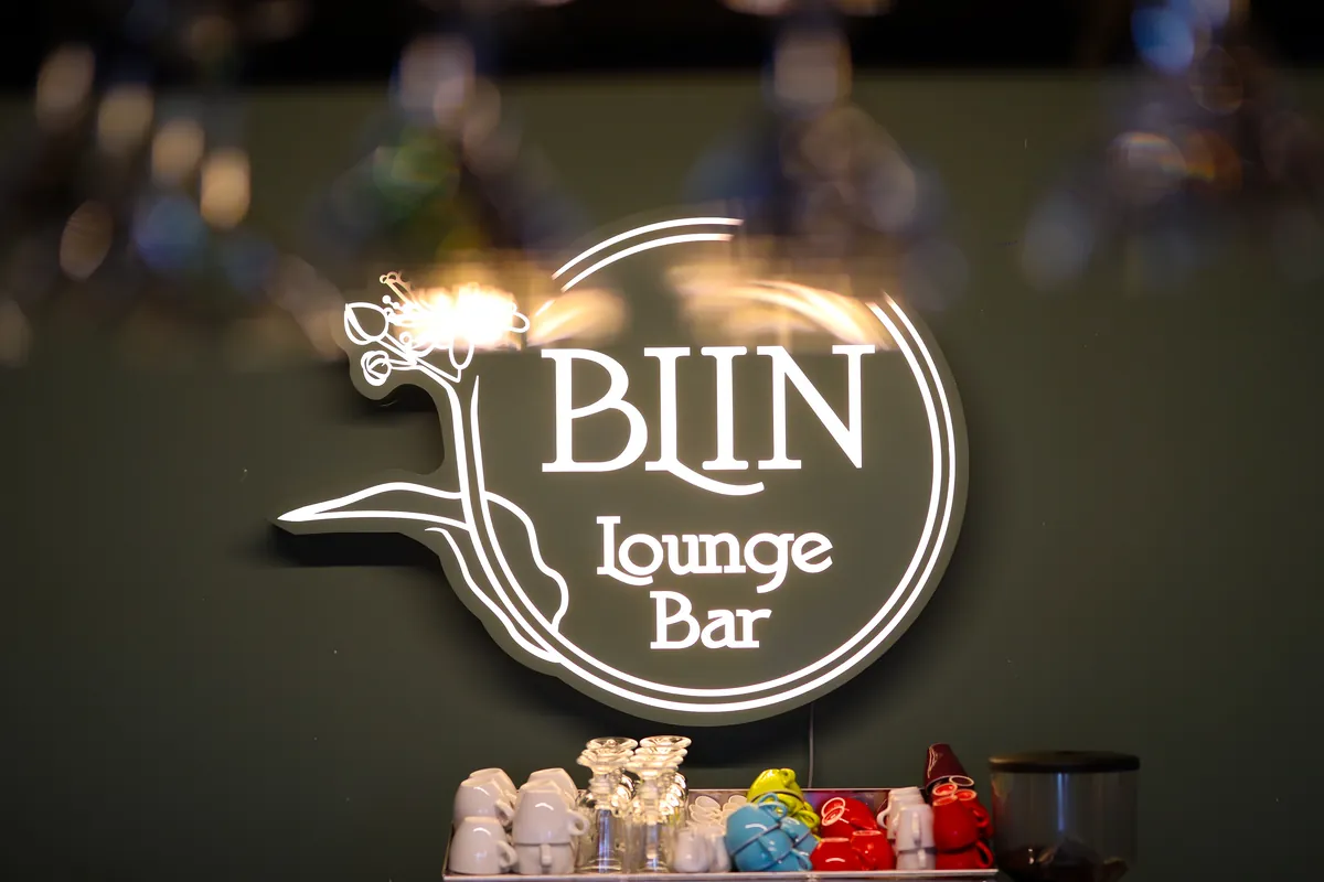 Blin Lounge Bar neon sign