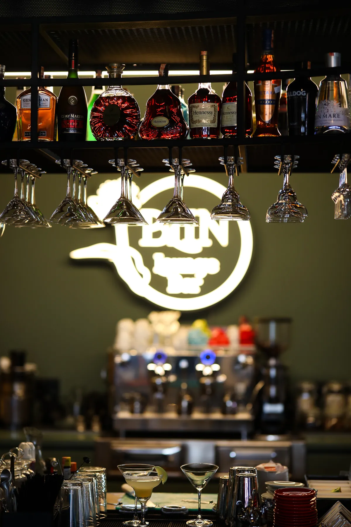 Blin neon sign with hanging glasses