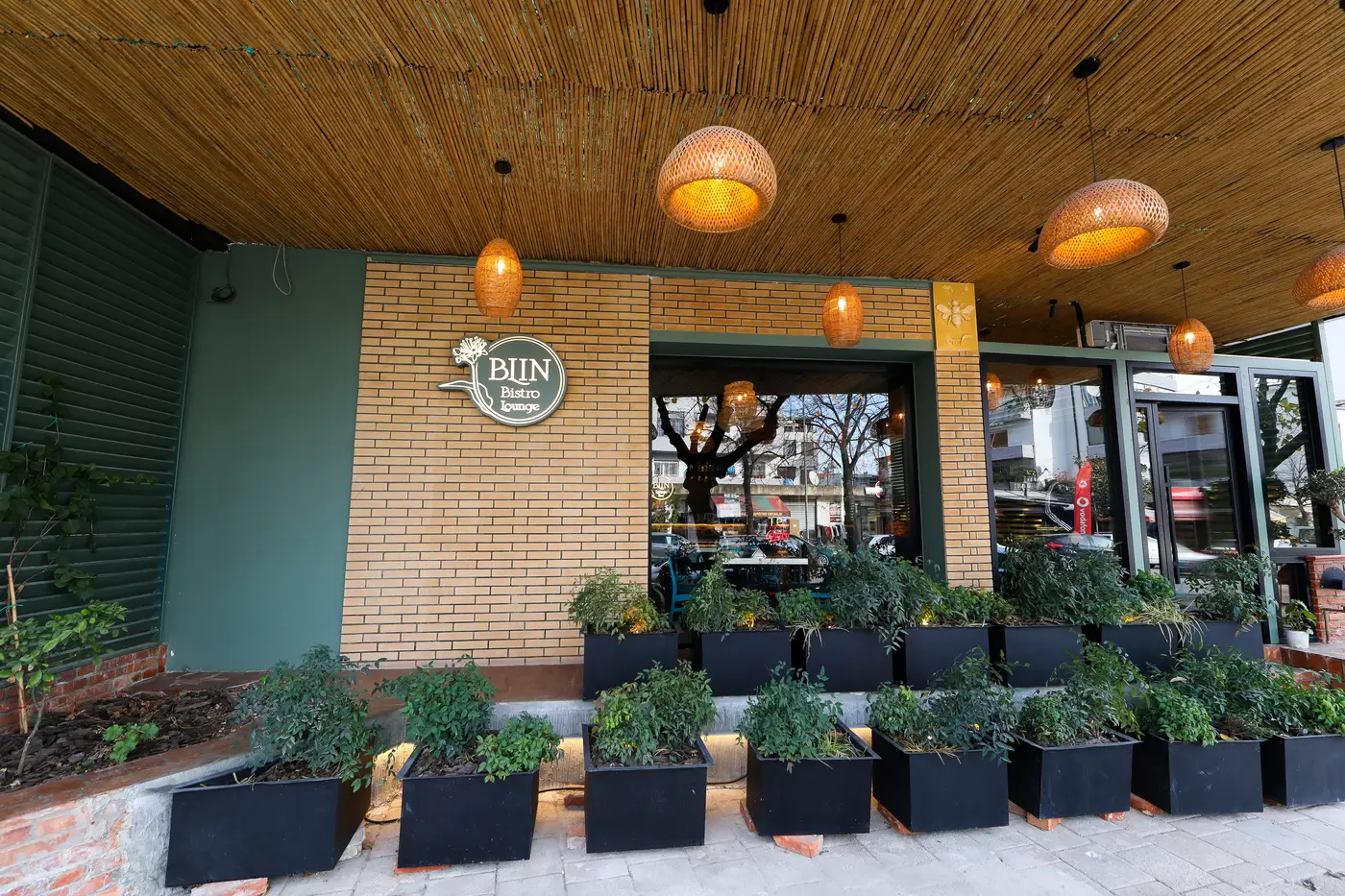 Blin Bistro terrace and exterior in Vlorë