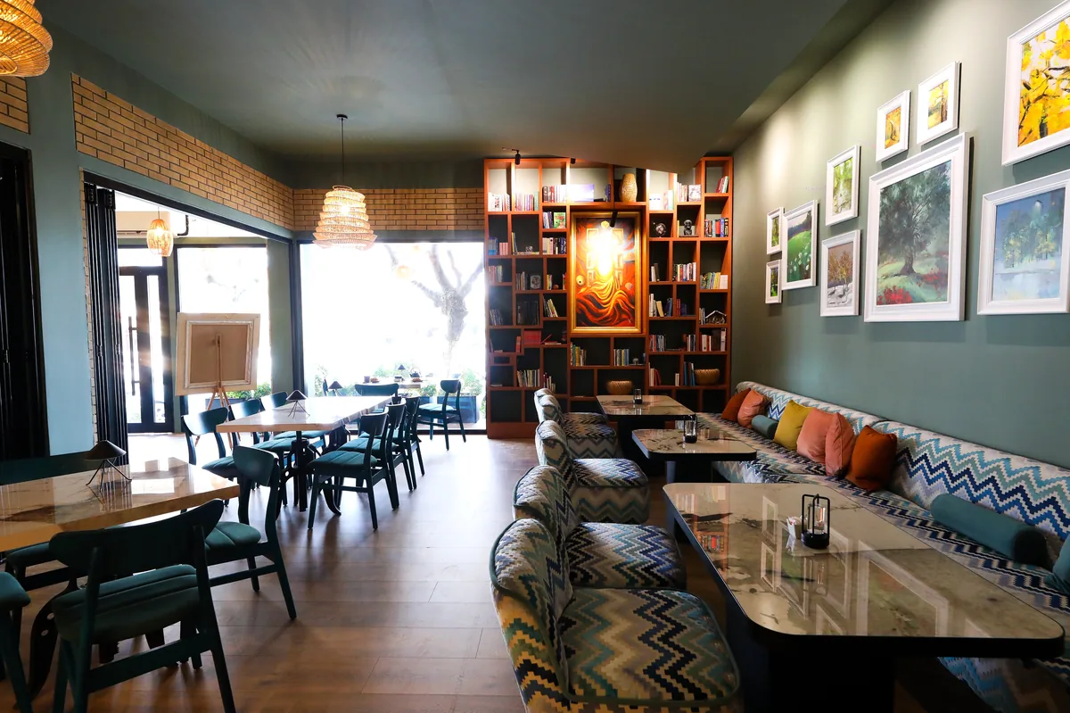 Blin Bistro interior — Vlorë